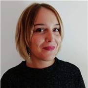 Profesora de Artes Gráficas imparte clases a todos los niveles